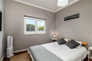 Private Room in Family Home with Pool - 8