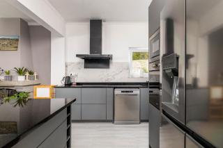 Private Room in Family Home with Pool - 5