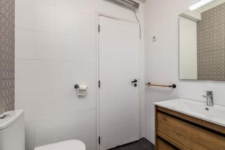 Private Room in Family Home with Pool - 3