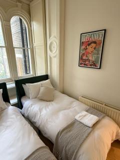 Newly refurbished - Awesome 3 bedroom Notting Hill very central with a balcony - 8