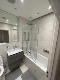 Pont Street Apartment by CMG - 8