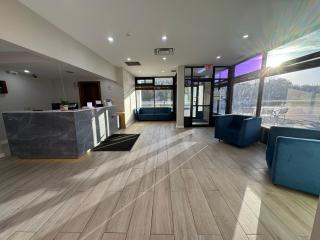 Super 8 by Wyndham Mankato - 1