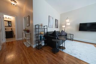 Sunlit 2BR Central Park North elevator & laundry - 8