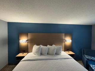 Super 8 by Wyndham Mankato - 2