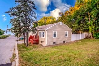 The Main Stay - Mineola Bay Lakeview and Access - Fully Furnished Monthly & Seasonal Rental in Fox Lake - 9