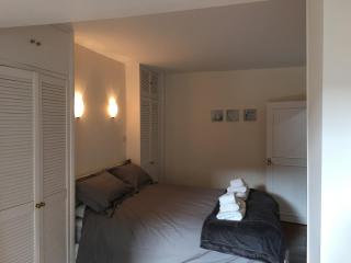 A Large 1 Bed Gdn flat Near Tube - 2