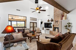 Happy Valley Hideaway Resort-like home with amazing views walking distance to hiking trails - 1