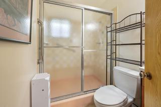 Private Spacious Full Bed Studio - 5