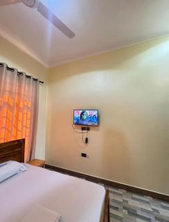 Serengeti Safari Inn - 1