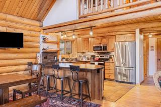 Big Sky Cozy Cabin Lone Peak Views Hot Tub - 2