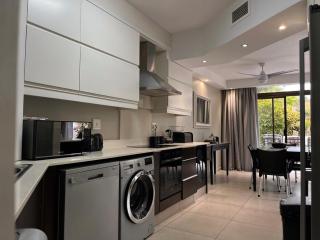 Groundfloor Beachfront Apartment - 9