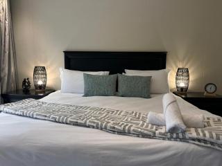 Groundfloor Beachfront Apartment - 6