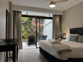 Groundfloor Beachfront Apartment - 1