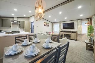 Happy Days Lodge with Hot Tub - 6