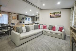 Happy Days Lodge with Hot Tub - 8