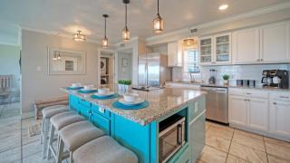 Gulf Views Pools Tennis Pickleball Beach Access Awesome Beachfront by AvantStay - 4