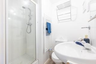 Modern 2BR Apartment with Water Views & Balcony - 7