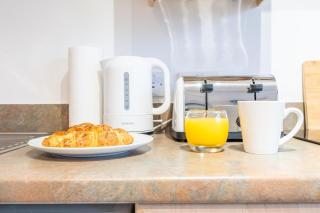 Modern 2BR Apartment with Water Views & Balcony - 5