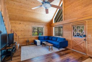 Stylish Cozy Cabin Retreat in Munds Park - 3