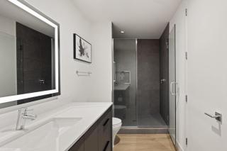 AZ48 - Modern Luxe - Hot Tub - Heart of Old Town - 8