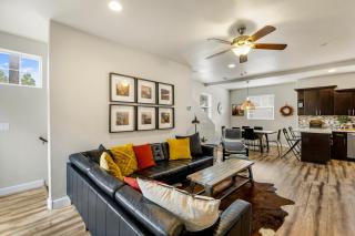 Mountain Peaks Getaway 4BR4BA Pet-Friendly Central AC Near Downtown Trails - 6