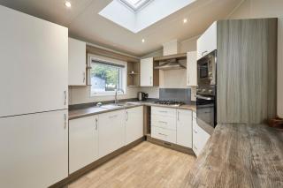 Audley Lodge with Hot Tub - 6