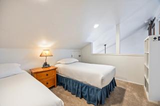 Walk to Canyons Village Charm, Vintage Inspired Interiors, Private Patio, Shared Pool, Minutes from Fine Dining - 3