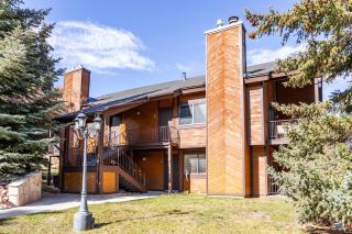 Walk to Canyons Village Charm, Vintage Inspired Interiors, Private Patio, Shared Pool, Minutes from Fine Dining - 1