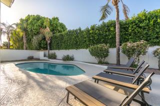 Black Palm Sparkling Pool Pool Table Close To Kierland Entertainment Newly Designed Beauty - 7