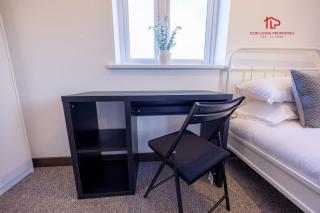 Luxury 9-Bed Contractor Home with Ensuite Rooms - 3