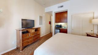 LV026 Secluded Downstairs Legacy Villas Studio - 9