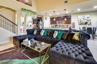 7 Mi to Lackland AFB Family Home with Patio and Yard! - 9