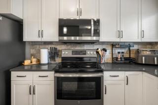 Wild Haven Retreat-HotTub-King Bed-Fireplace-BBQ - 1