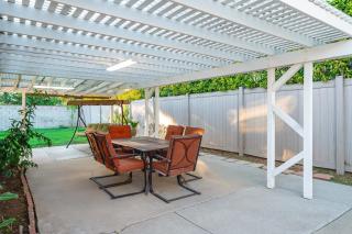 Cozy Pasadena Home Steps from Rose Bowl w Parking - 9