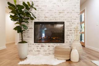 Luxury Cabin w Hot Tub Sauna Hidden Movie Room - 1