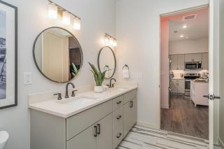 Acoustic Anthem-2 Units-Pool & Gym-In Music Row - 9