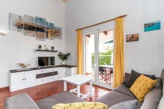 Villa Lola, seaviews, private pool & lush yard - 5