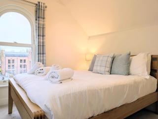 7 Bluebridge Court with Free Parking - 5