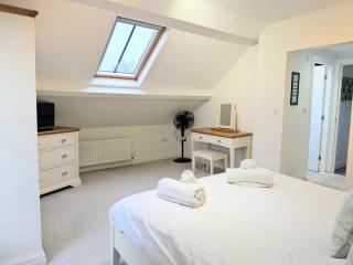 7 Bluebridge Court with Free Parking - 4