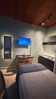 Smart Studio 101 com ar WiFi e garagem prox ao shopping - 0