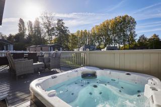 Bridgewater Lodge with Hot Tub - 0