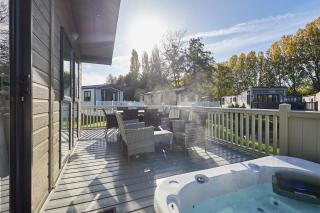 Bridgewater Lodge with Hot Tub - 4