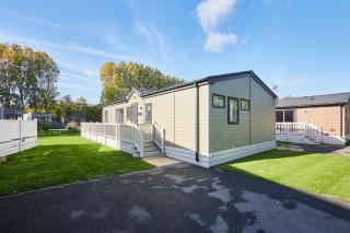 Bridgewater Lodge with Hot Tub - 5