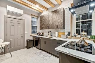 Designer 5Bed - 4Bath Home in Old City A Plus Location - 2