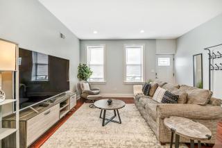 Outstanding Home Relaxing Rooftop with Patio & Grill - 9