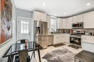 Outstanding Home Relaxing Rooftop with Patio & Grill - 7