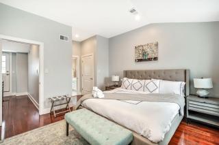 Outstanding Home Relaxing Rooftop with Patio & Grill - 1