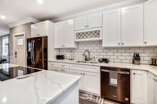 Exceptional Downtown Townhome with Roof Deck -4Bedroom & 3Baths - 4