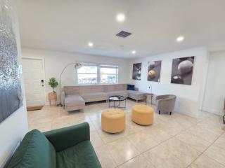 Modern Home in Hallandale Beach - 9