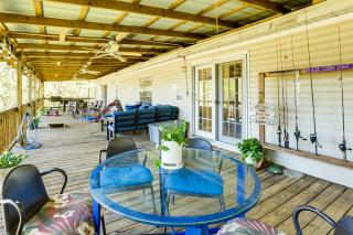 Lake Livingston Home with Dock and Deck! - 8